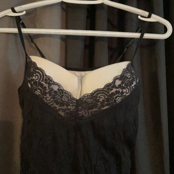 Black tank top - Picture 2 of 2